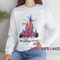 1997 Walt Disney World 25th Anniversary Pink Castle T-Shirt 4 1997 Walt Disney World 25th Anniversary Pink Castle T shirt White Sweatshirt