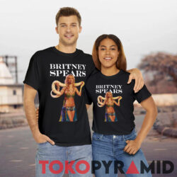 2001 VMAs Britney Spears With A Snake T-shirt 2 2001 Vmas Britney Spears With A Snake T shirt Duo T shirt