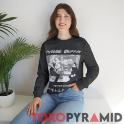 Friends Phoebe Buffay Performing Smelly Cat Shirt 2-sided 4 Friends Phoebe Buffay Performing Smelly Cat Shirt 2 sided Sweatshirt