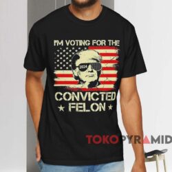 I’m Voting For The Convicted Felon Donald Trump Shirt Black T shirt
