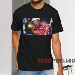 Michael Jordan Hugging Trophy T shirt Black T shirt