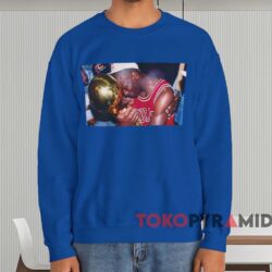 Michael Jordan Hugging Trophy T-shirt 3 Michael Jordan Hugging Trophy T shirt Blue Sweatshirt