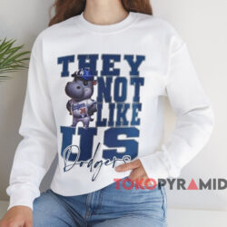 Moo Deng x Los Angeles Dodgers Shirt 3 Moo Deng X Los Angeles Dodgers Shirt White Sweatshirt