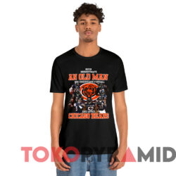 Never Underestimate An Old Man Who Understands Football And Loves Chicago Bears T shirt Black T shirt