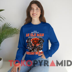 Never Underestimate An Old Man Who Understands Football And Loves Chicago Bears T-shirt 2 Never Underestimate An Old Man Who Understands Football And Loves Chicago Bears T shirt Blue Sweatshirt