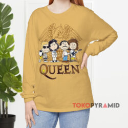 Queen Snoopy Dog Peanuts Yellow Long sleeved