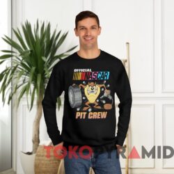 Rare Vintage 1993 Nascar Pit Crew Taz T-shirt 3 Rare Vintage 1993 Nascar Pit Crew Taz T shirt Black Sweatshirt