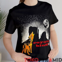 Rare Vintage 90s Marlboro Coyote Bluff Wolf Shirt