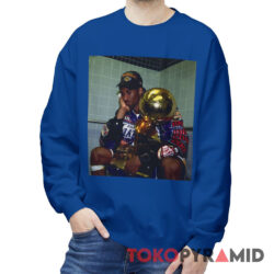 Rare Vintage Lakers Kobe Bryant Sitting Holding Trophy Sweatshirt