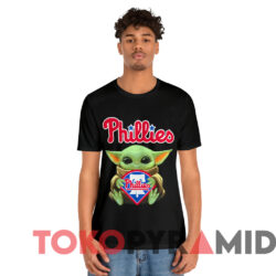 Star Wars Philadelphia Phillies Baby Yoda Hug T shirt Black T shirt