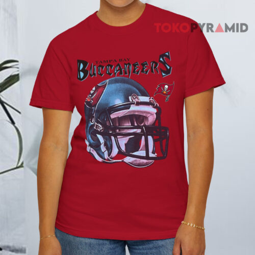 Vintage 1997 Tampa Bay Buccaneers Helmet Red T shirt
