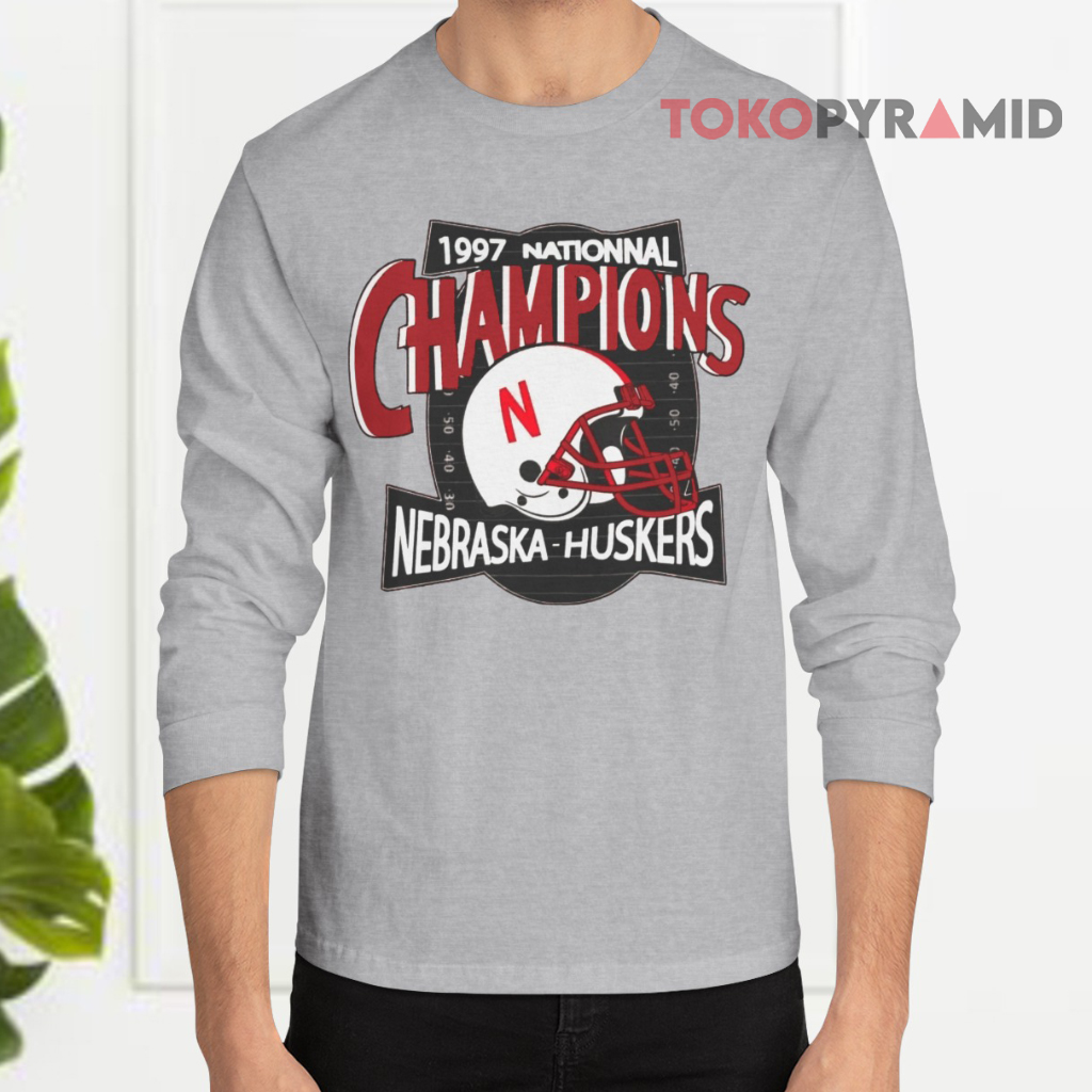 Vintage 90s 1997 National Champions Nebraska Huskers Long sleeved Vintage 90s 1997 National Champions Nebraska Huskers Long sleeved