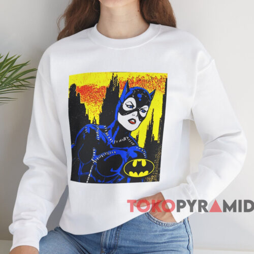 Vintage 90s Catwoman Comic T shirt White Sweatshirt Vintage 90s Catwoman Comic T shirt White Sweatshirt