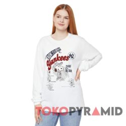 Vintage 90s Snoopy Peanuts Yankees Tee 2 Vintage 90s Snoopy Peanuts Yankees Tee White Long sleeved
