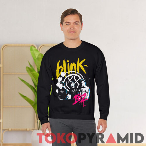 Vintage Blink 182 Summer Tour 2009 Concert Shirt 2 sided Sweatshirt Vintage Blink 182 Summer Tour 2009 Concert Shirt 2 sided Sweatshirt