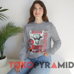 Vintage Chicago Bulls 3 peat NBA Champions T-shirt 3 Vintage Chicago Bulls 3 Peat Nba Champions T shirt Grey Sweatshirt