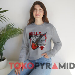 Vintage Chicago Bulls Big Logo Basketball NBA T-shirt 2 Vintage Chicago Bulls Big Logo Basketball Nba T shirt Grey Sweatshirt