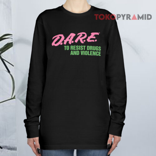 Vintage D a r e To Resist Drugs And Violence Long sleeved