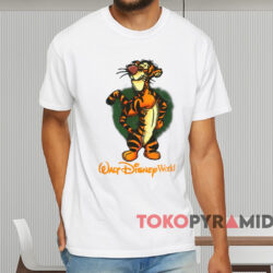 Vintage Walt Disney World Tigger T shirt White T shirt